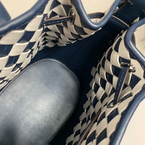 MICHAEL KORS Reed Belted Bucket Messenger Bag Navy/White Checkered Leather + Fob - Picture 9 of 10